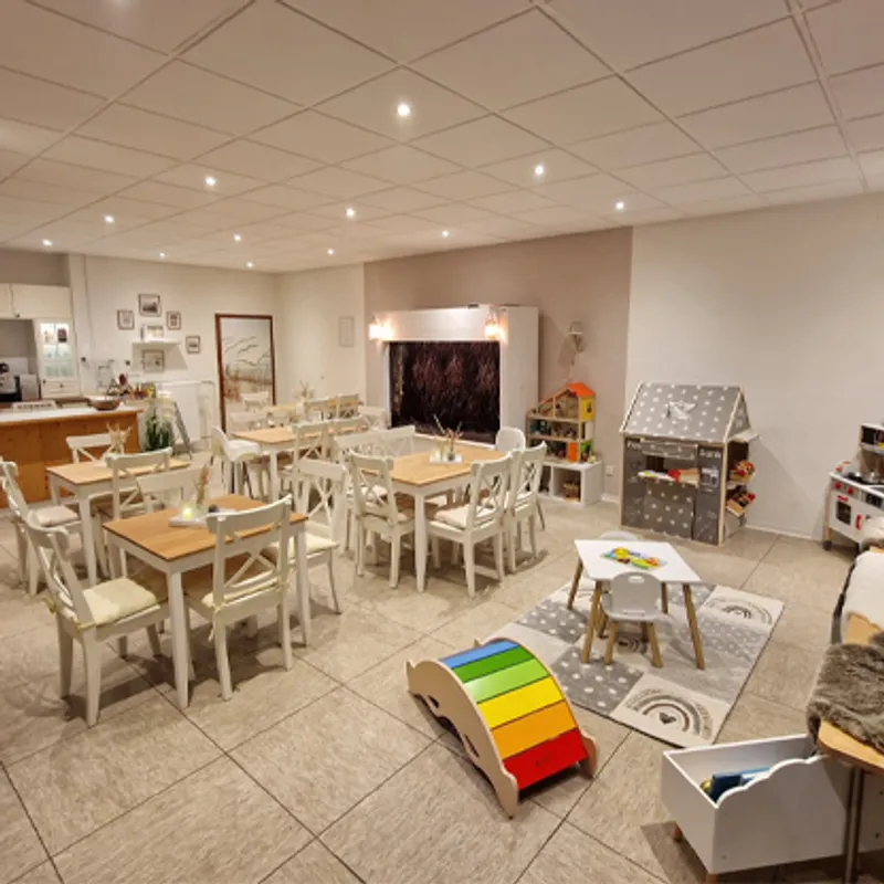 Gemütliches Eltern-Kind-Café der Salty Lounge Babenhausen mit Spielecke