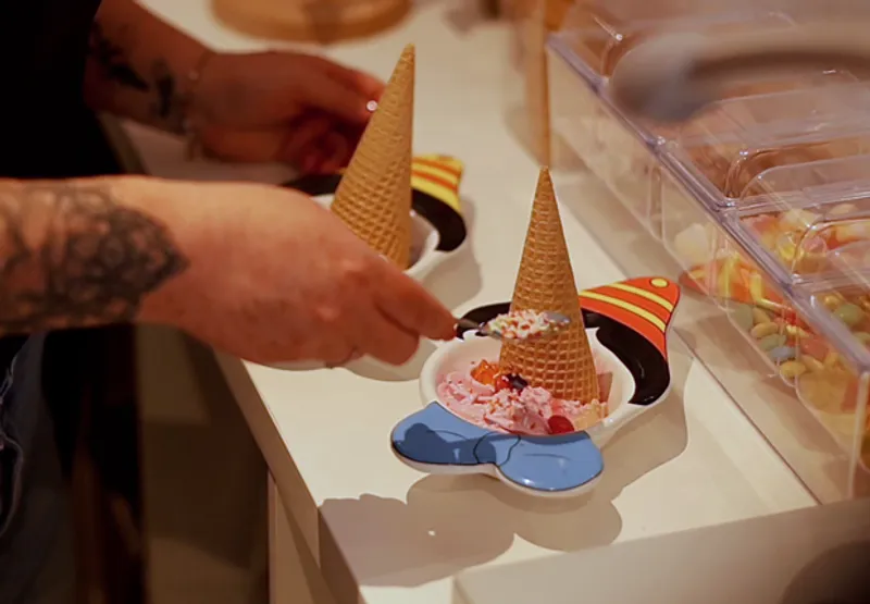Bunte Eiskreationen für Kinder